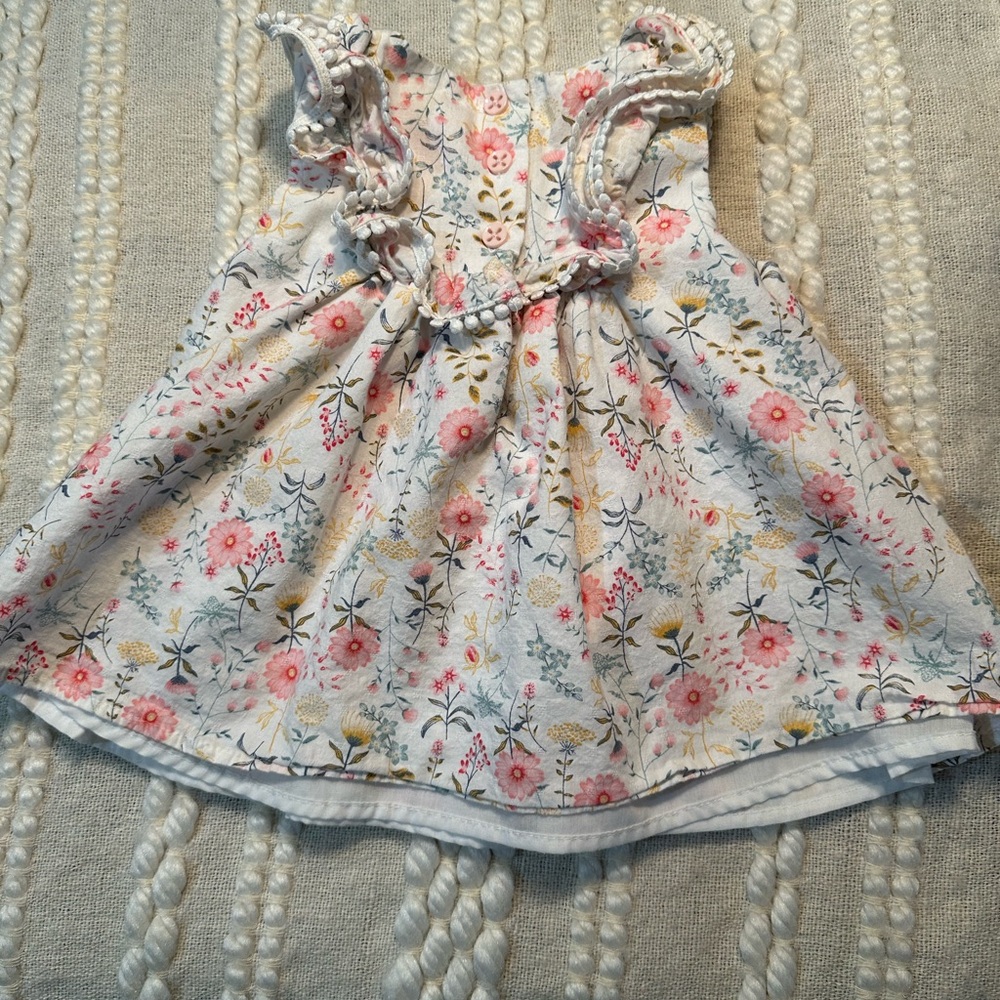 💥 $5 if Bundled - 24 Month Tommy Bahama Lined Floral Top adorable details